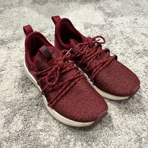 Puma size 7 womens tennis shoes Maroon